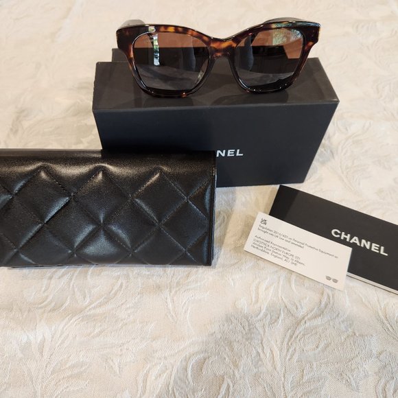 Chanel Square Pearl Sunglasses, 2023 Season - Picture 3 of 5